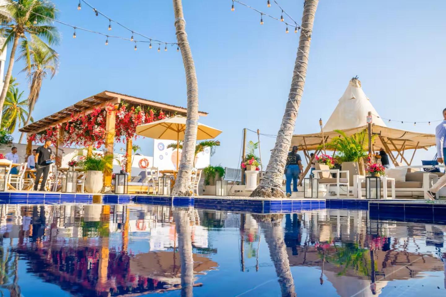 Hotel Wala And Club *